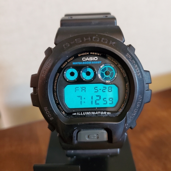Vintage G-Shock Watch - DW-6900 - Picture 6 of 7